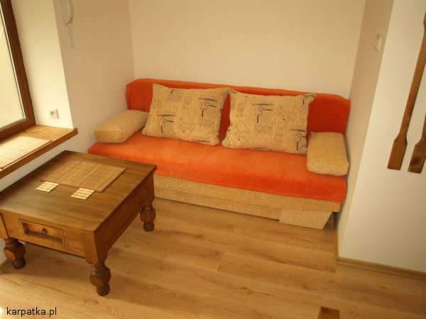 Karpatka pokoje gościnne w Karpaczu - pokój nr 3 dwuosobowa sofa